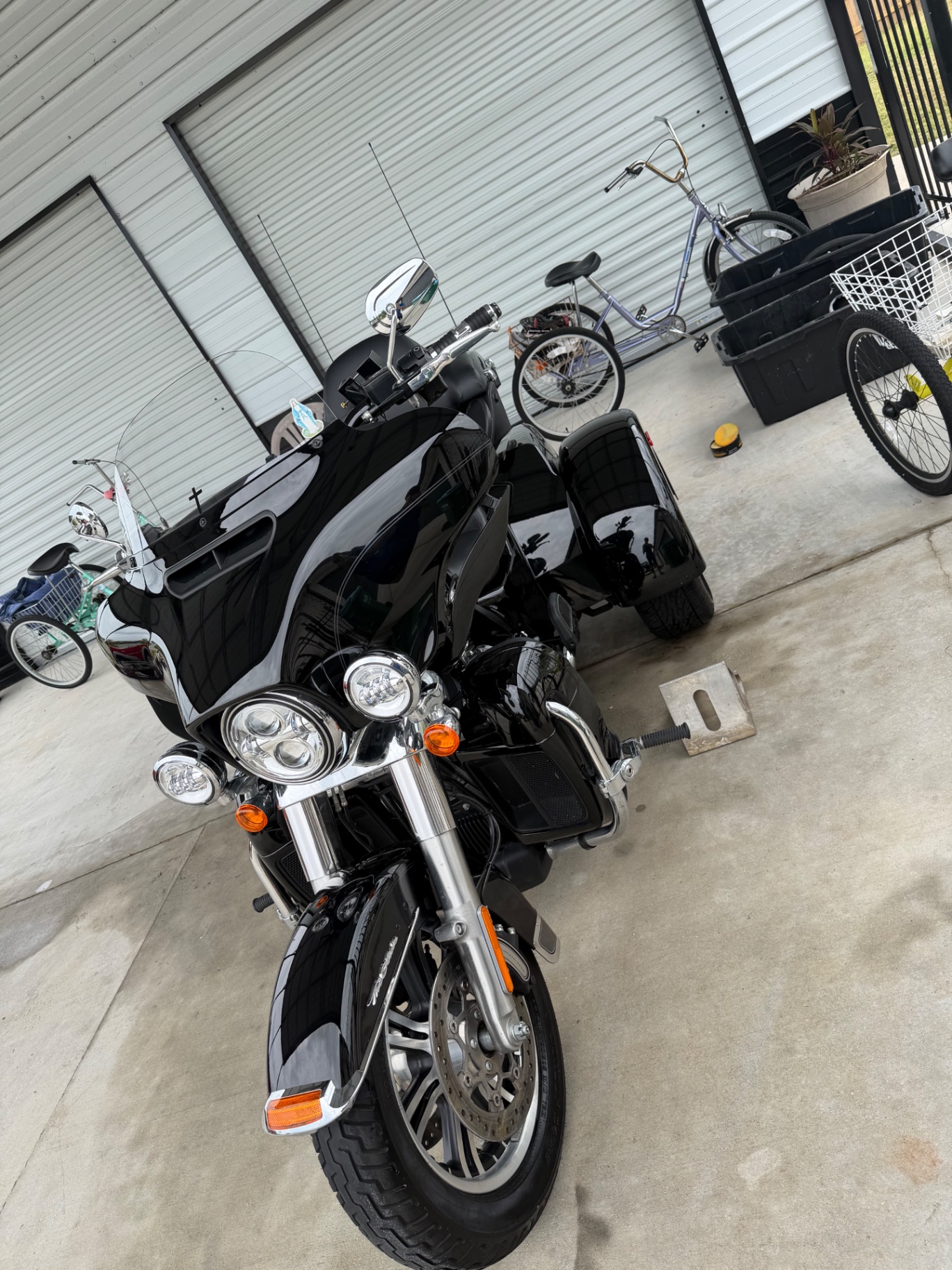 Black Harley-Davidson trike detailed to a mirror shine